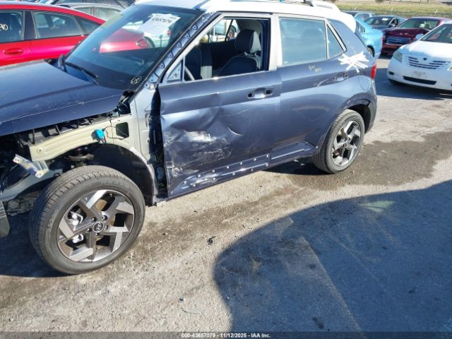 Hyundai VENUE Limited Image 13