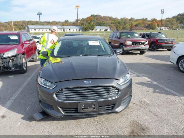 Ford Fusion Se Image 6
