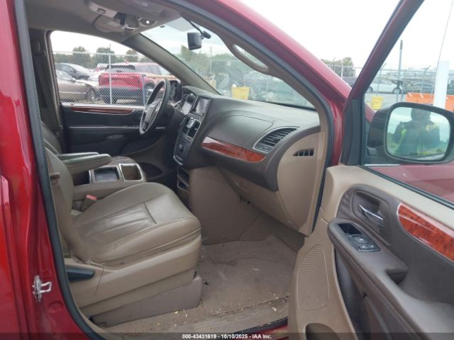 Chrysler Town & Country Touring Image 8