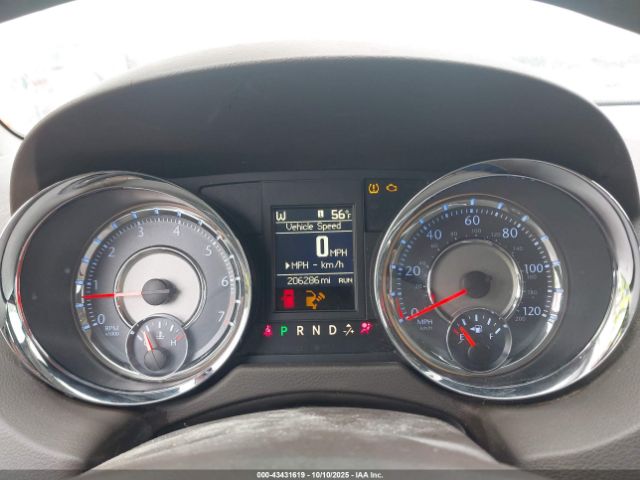 Chrysler Town & Country Touring Image 6