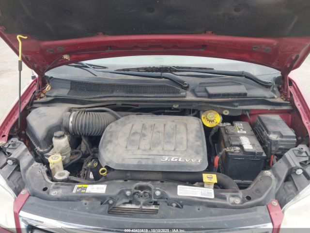 Chrysler Town & Country Touring Image 10