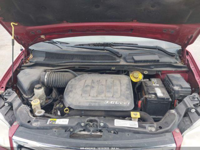 Chrysler Town & Country Touring Image 10