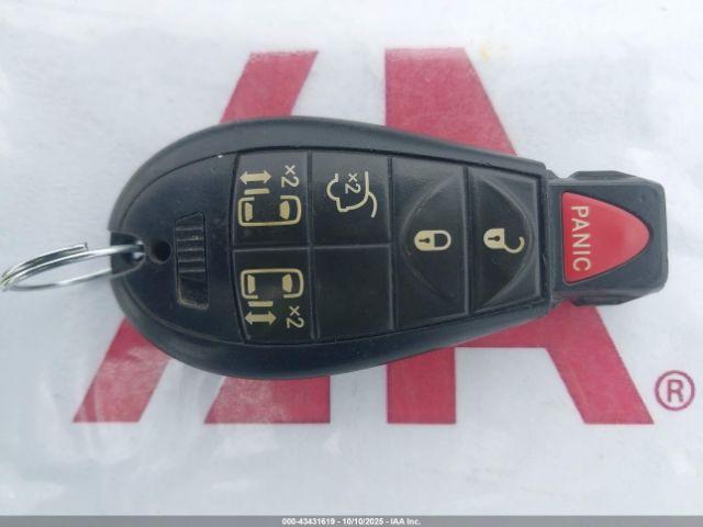 Chrysler Town & Country Touring Image 12