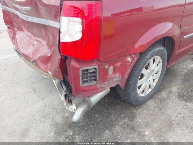 Chrysler Town & Country Touring Image 11