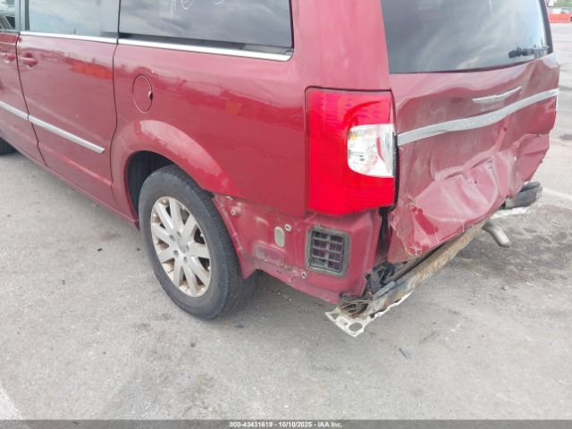 Chrysler Town & Country Touring Image 13