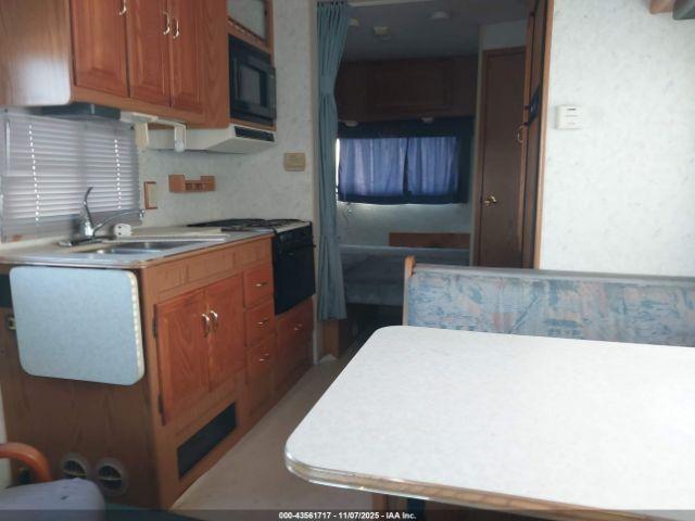 Ford Econoline E350 Cutaway Van Image 4