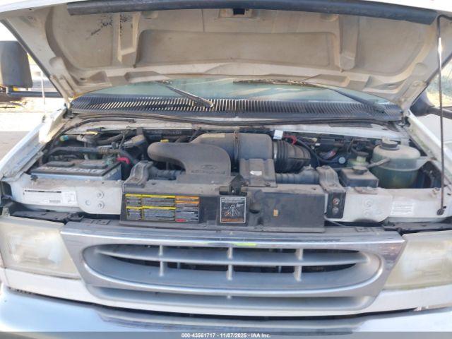 Ford Econoline E350 Cutaway Van Image 3