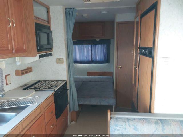 Ford Econoline E350 Cutaway Van Image 16