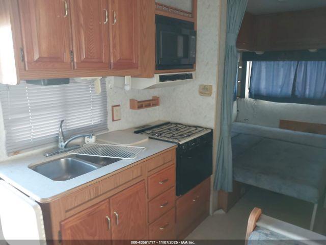 Ford Econoline E350 Cutaway Van Image 12