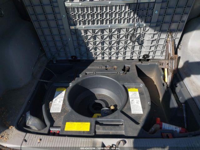 Pontiac Vibe Image 8