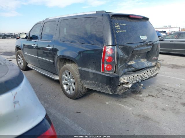 GMC Yukon Denali Image 3