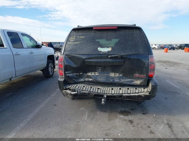 GMC Yukon Denali Image 14