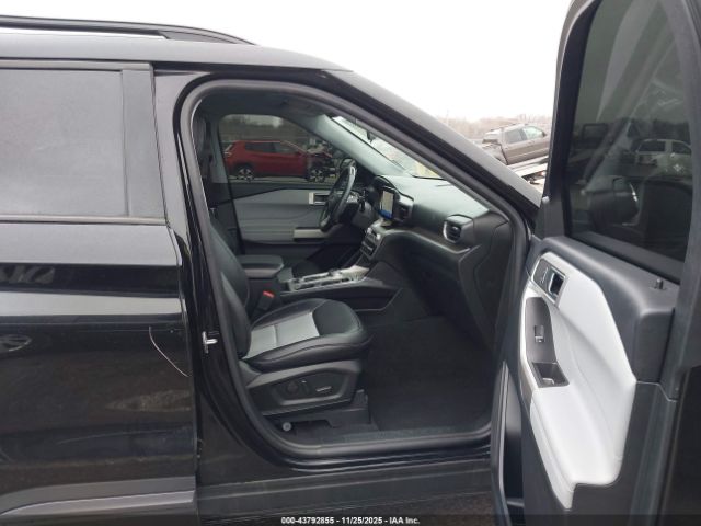 Ford Explorer Xlt Image 8