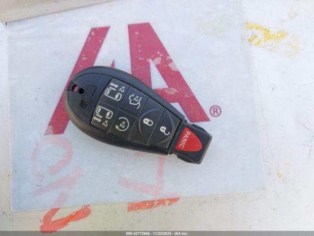 Chrysler Town & Country Touring-l Image 11