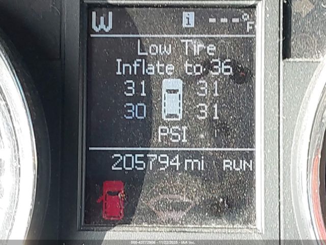 Chrysler Town & Country Touring-l Image 8