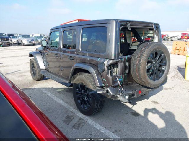 Jeep Wrangler Unlimited Sahara 4x4 Image 6