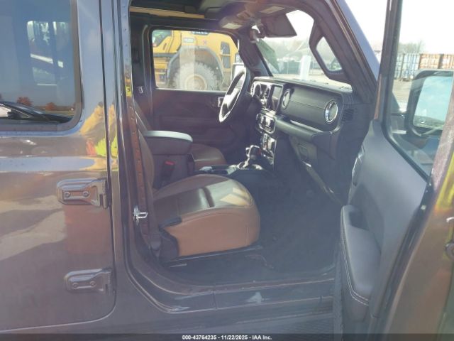 Jeep Wrangler Unlimited Sahara 4x4 Image 4