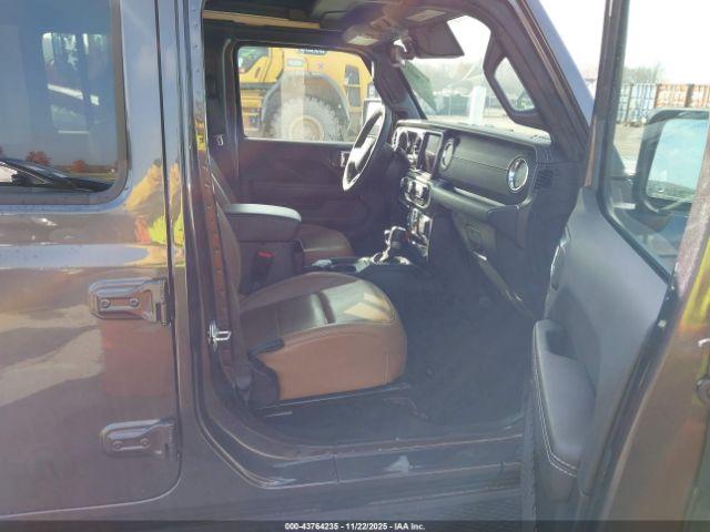 Jeep Wrangler Unlimited Sahara 4x4 Image 4