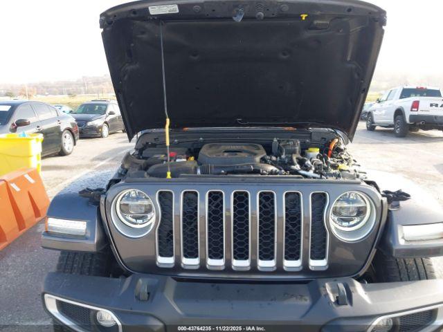 Jeep Wrangler Unlimited Sahara 4x4 Image 11