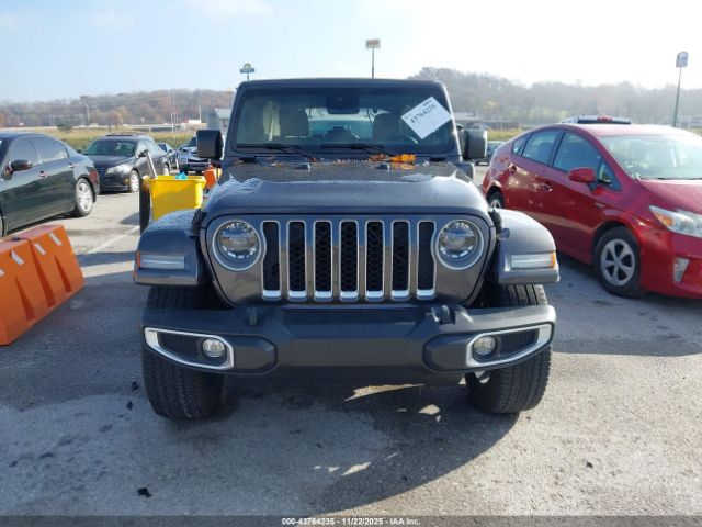 Jeep Wrangler Unlimited Sahara 4x4 Image 8