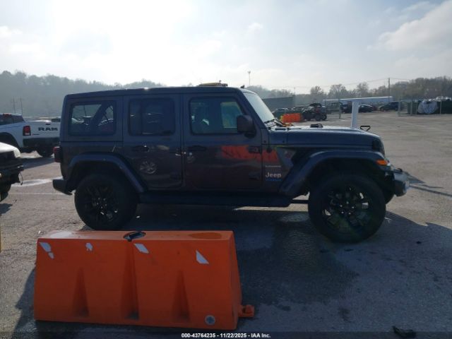 Jeep Wrangler Unlimited Sahara 4x4 Image 9