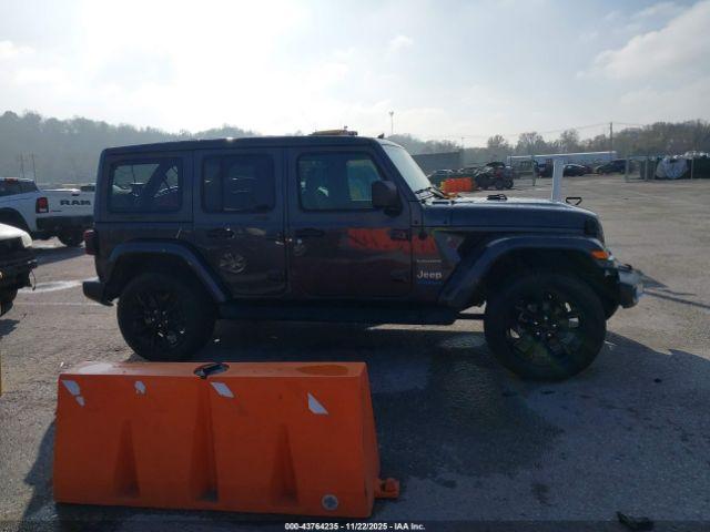 Jeep Wrangler Unlimited Sahara 4x4 Image 9