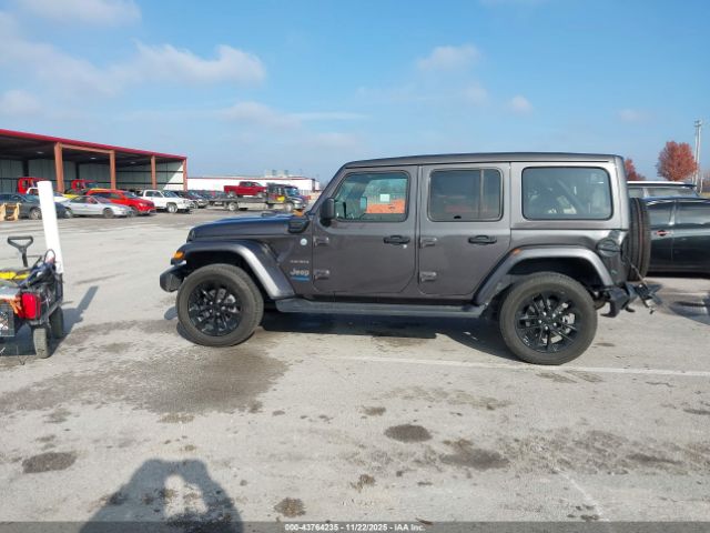 Jeep Wrangler Unlimited Sahara 4x4 Image 13