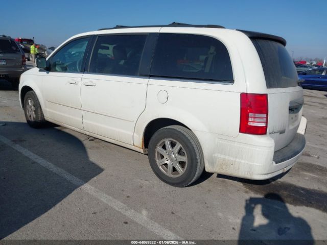 Chrysler Town & Country Touring Image 11