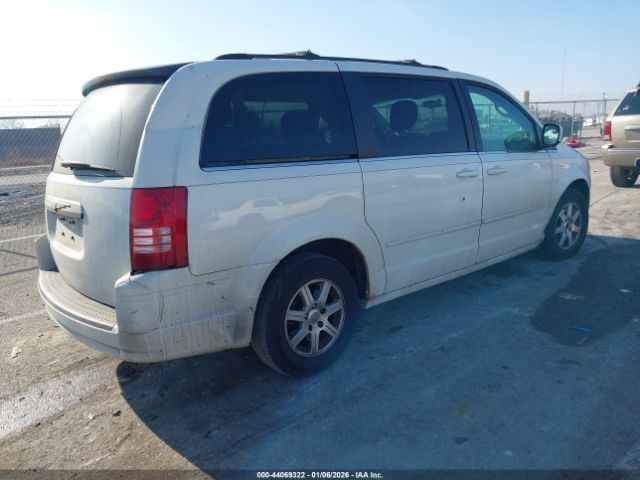 Chrysler Town & Country Touring Image 9
