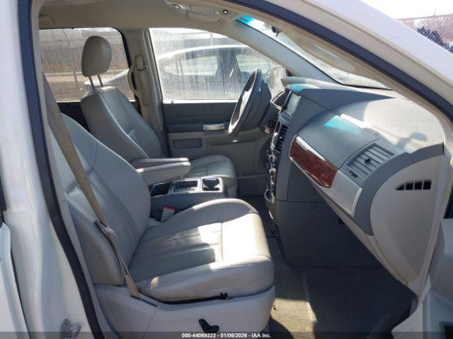 Chrysler Town & Country Touring Image 8