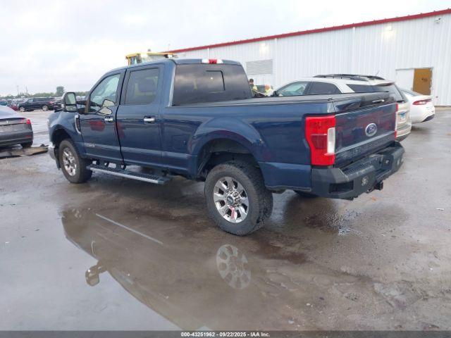 Ford F-250 Lariat Image 11