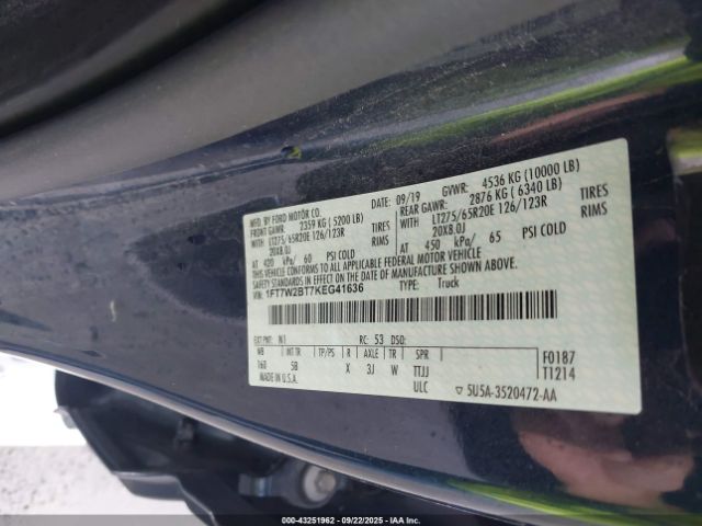 Ford F-250 Lariat Image 10