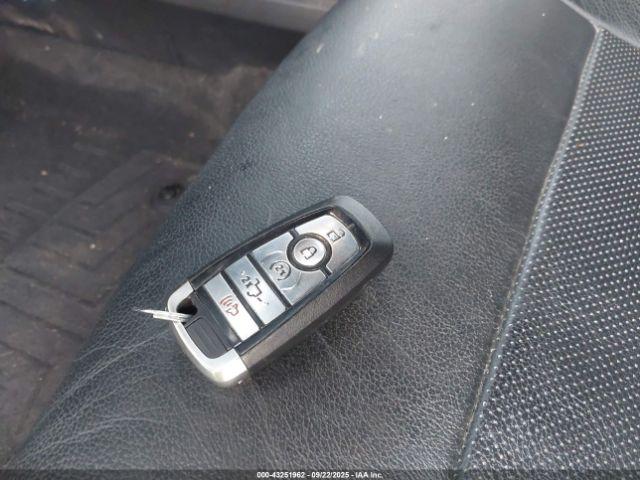 Ford F-250 Lariat Image 5