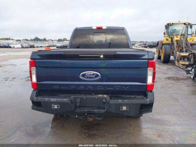 Ford F-250 Lariat Image 16