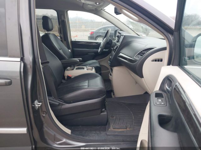 Chrysler Town & Country Touring Image 3