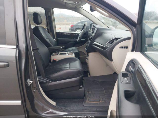 Chrysler Town & Country Touring Image 3