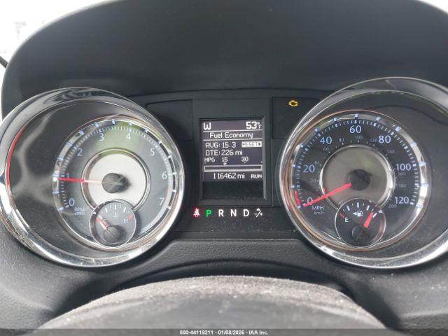 Chrysler Town & Country Touring Image 11