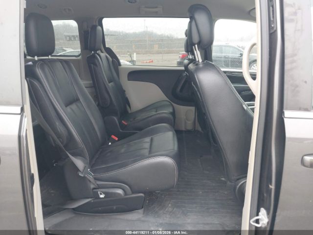 Chrysler Town & Country Touring Image 6