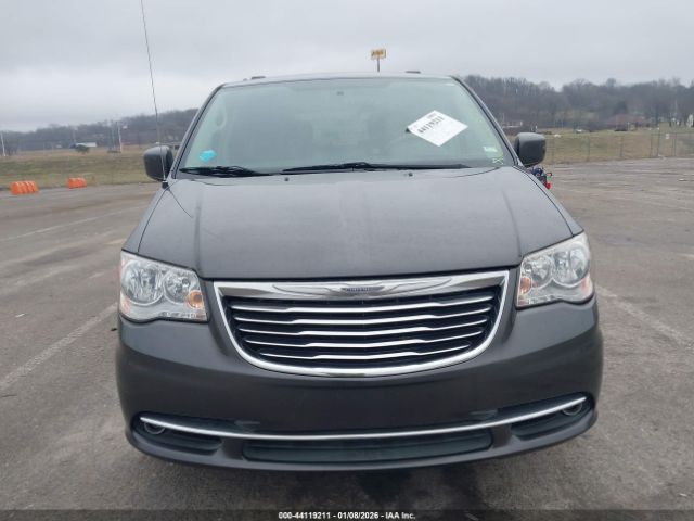 Chrysler Town & Country Touring Image 7