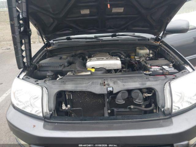 Toyota 4Runner Limited V8 Image 2