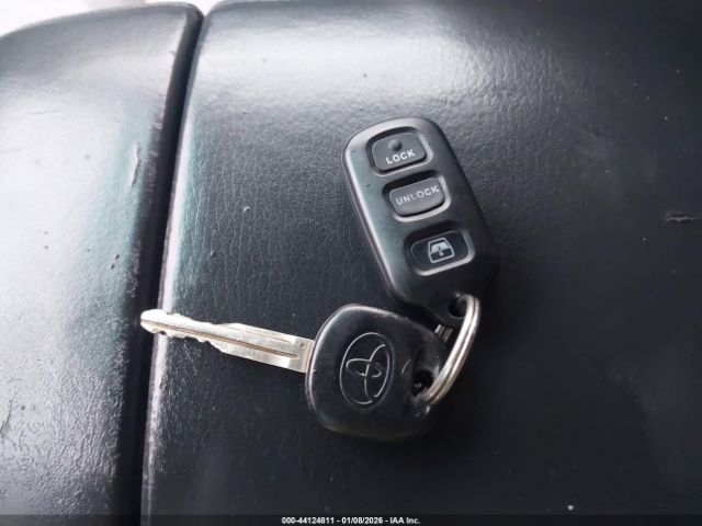 Toyota 4Runner Limited V8 Image 8