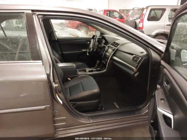 Toyota Camry Se Image 3