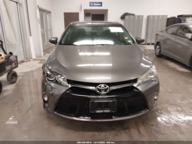 Toyota Camry Se Image 16