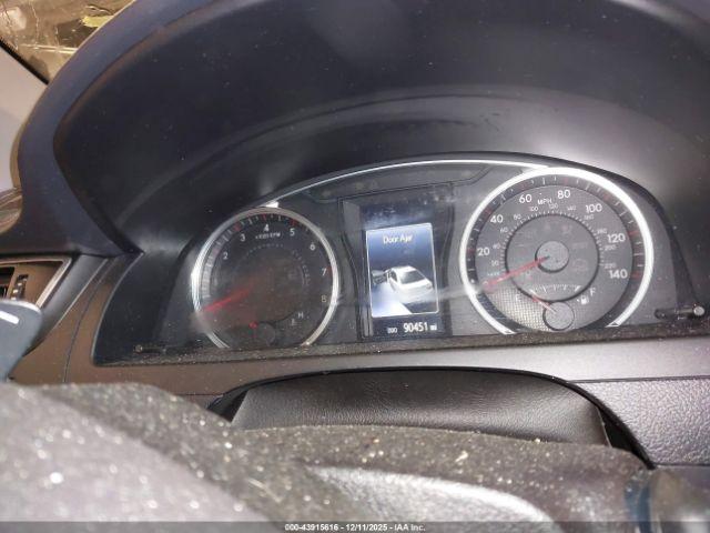 Toyota Camry Se Image 6