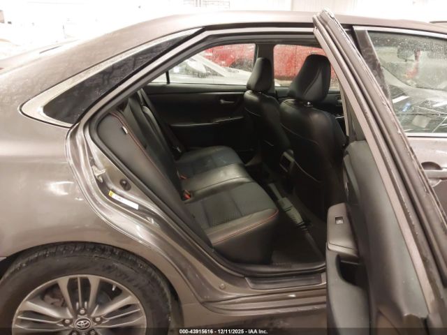 Toyota Camry Se Image 4