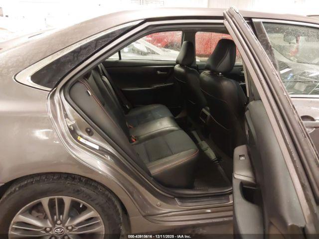 Toyota Camry Se Image 4