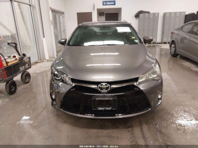 Toyota Camry Se Image 9