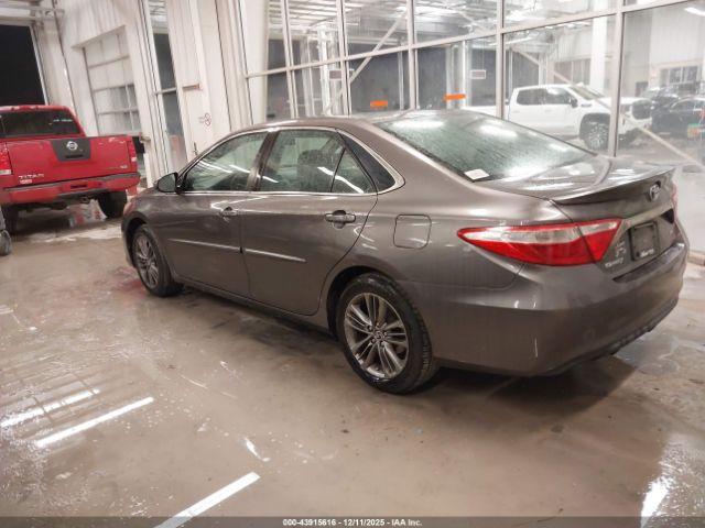 Toyota Camry Se Image 11