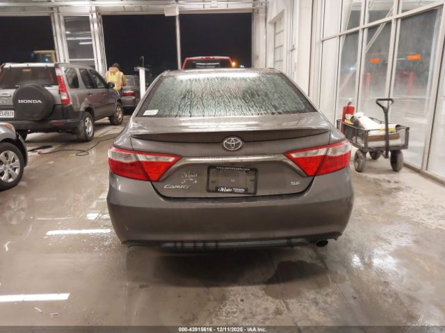 Toyota Camry Se Image 12