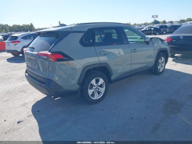 Toyota RAV4 Xle Image 3